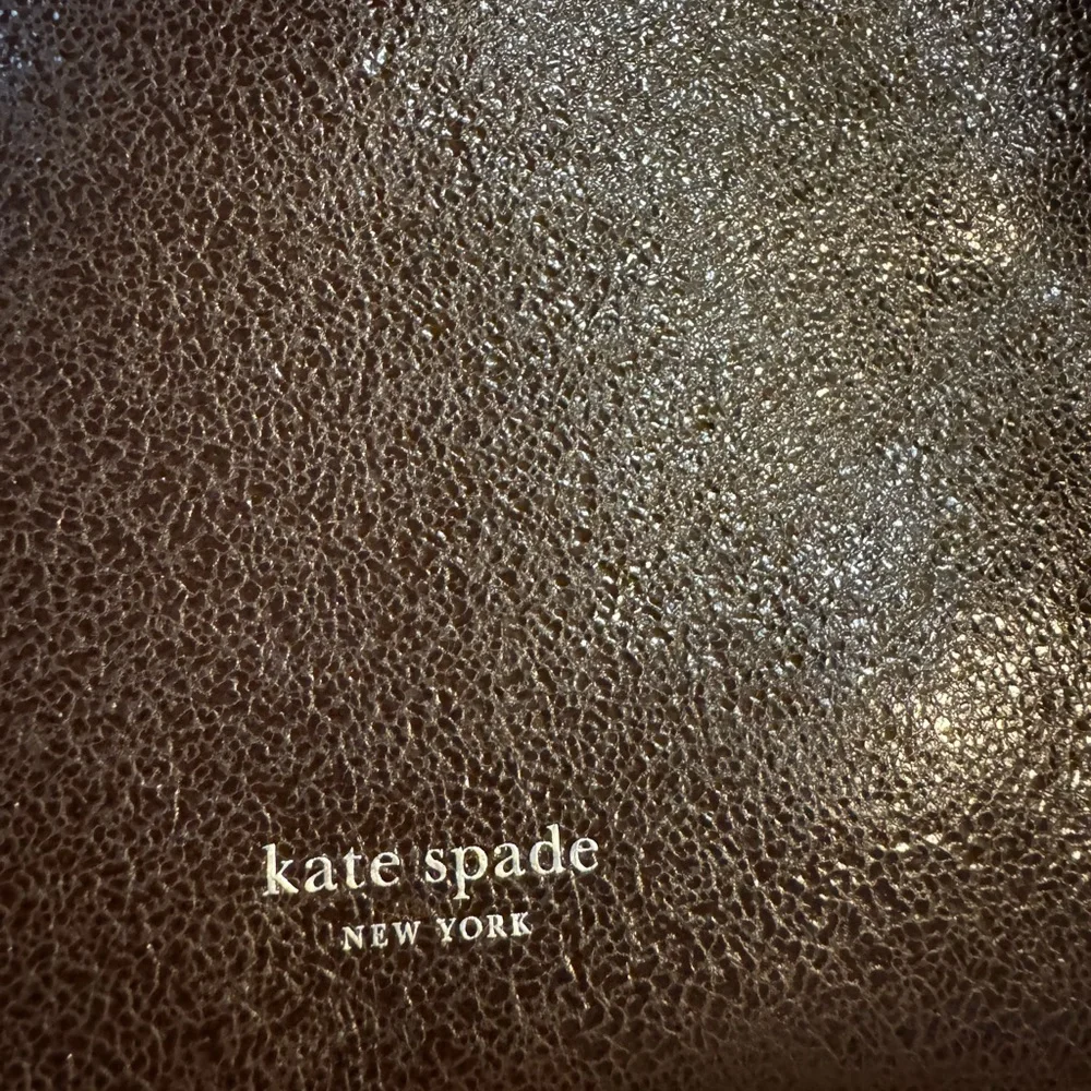 Kate Spade New York Crushed Leather Clutch Wristlet Brown Rare - Picture 2 of 7